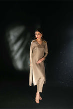 Load image into Gallery viewer, Whisper-Dull Gold