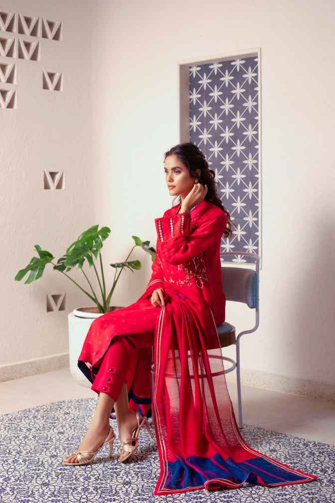 khaadi red dress This red long dress is here to bring vibrancy to your festivities. Poly crepe printed long dress: WSCJAP21304 Available in stores and online at https://pk.khaadi.com/wscjap21304-red-wscjap21304-red-pk.html #ShineOn #AllThingsKhaadi #ReadyToWear