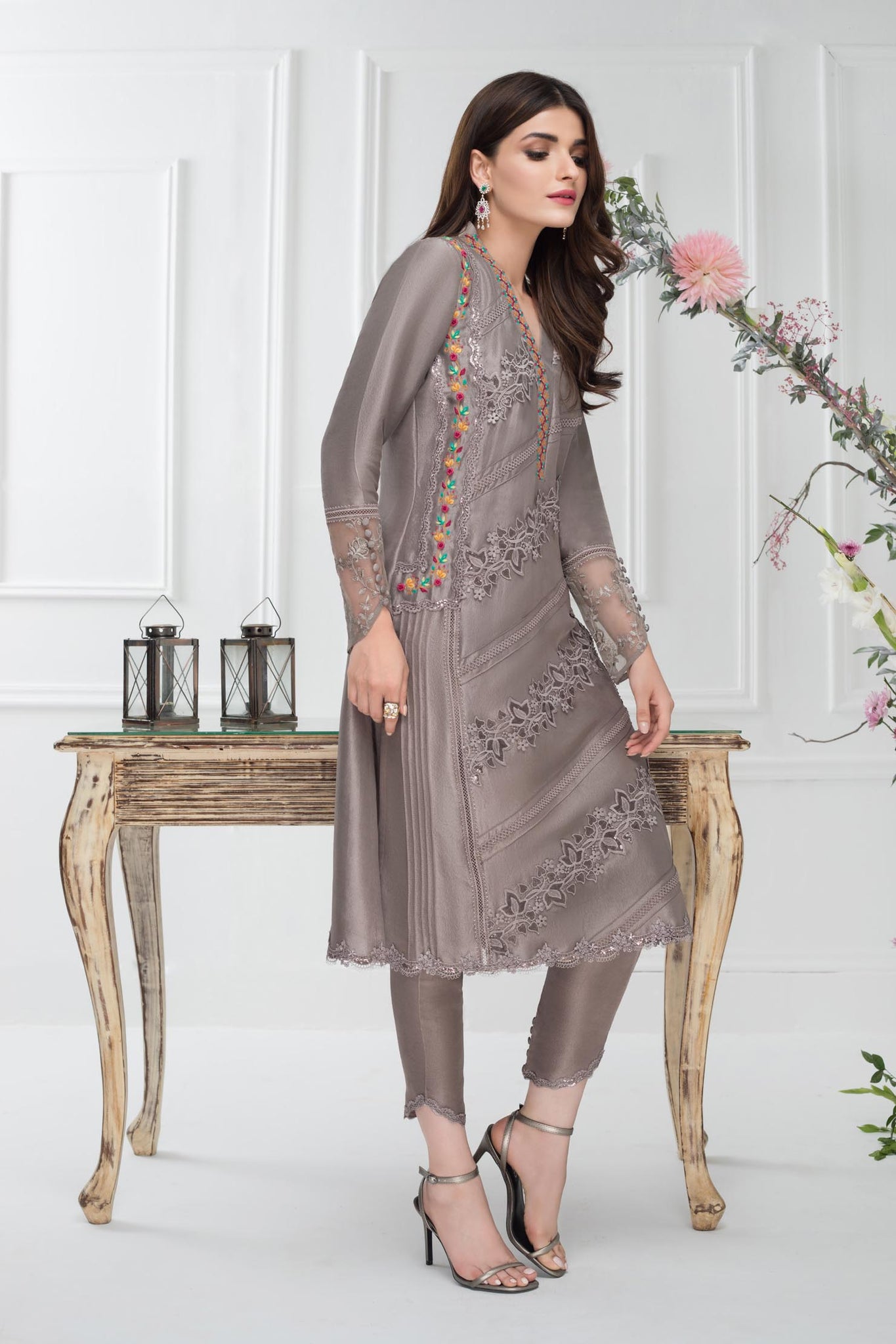 Long frocks  Pakistani Dresses  Mehndi Designs
